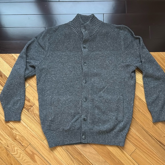 Normal Brand Seawool Nep Full button sweater in Grey. EUC. XL white&silver fleck